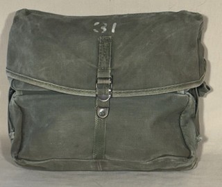 VIETNAM ERA U.S. MILITARY TRI FOLD MEDICAL INSTURMENT & SUPPLY SET BAG