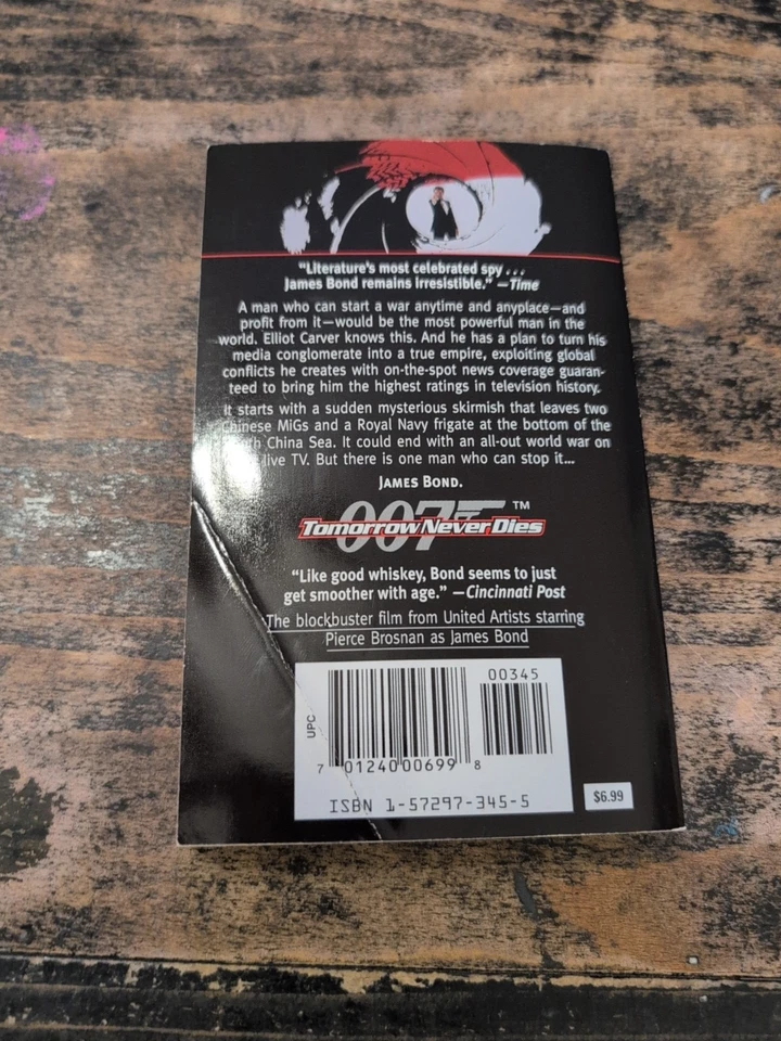 1997 Tomorrow Never Does 007 James Bond Novel Adaptation Paperback Foto 2 de 4