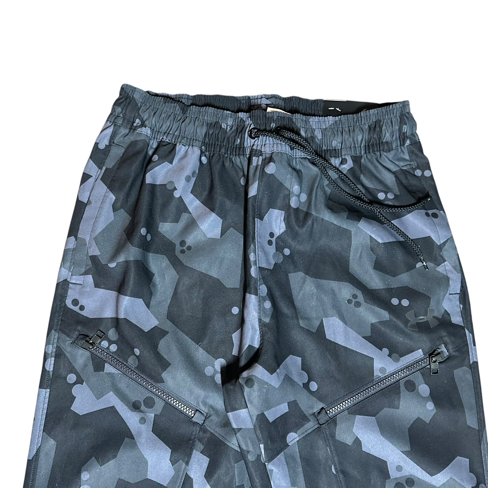 NEW Under Armour Mens Loose Tapered Zippered Cargo Pants Black Gray Camo Size M thumbnail 3
