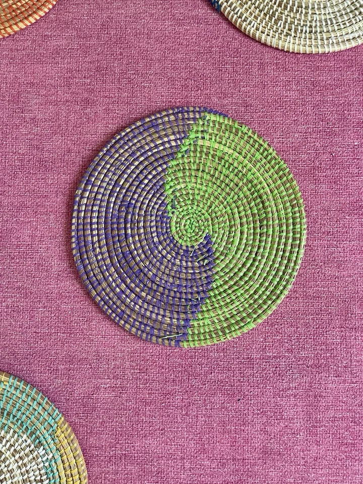 Set Of 7: 6 African Senegalese Wall Art Placemats & 1 Large Bowl - Image 4 of 4