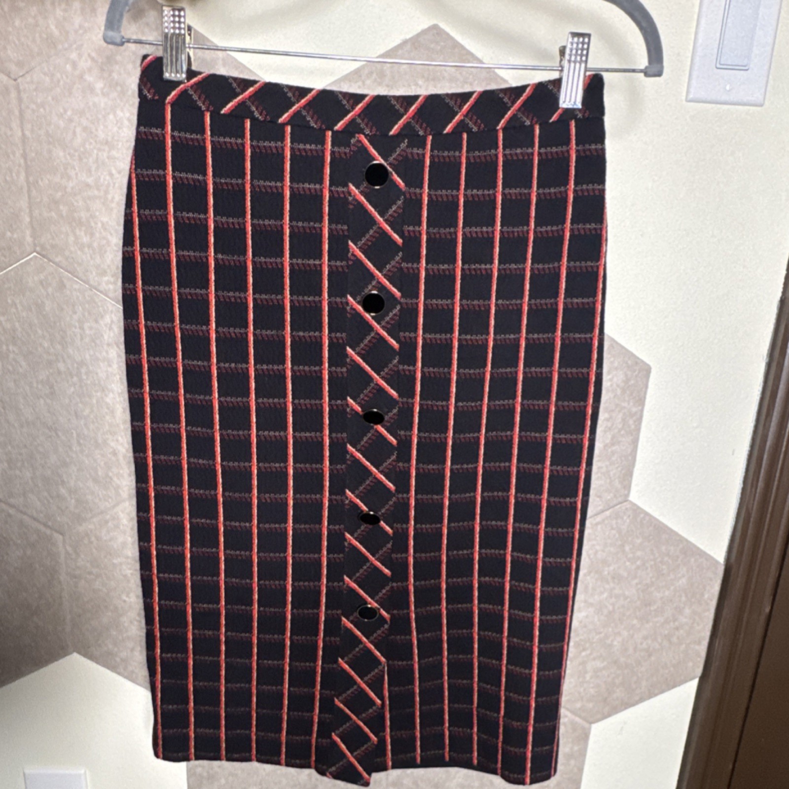 Ann Taylor Black Red Plaid Button Accent Pencil Skirt Knee Length Women’s Size S