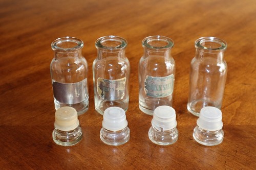 Lot of 4 Vintage Apothecary Spice Glass Jars BAD StoppersJapan/Taiwan 4.1"H - Picture 6 of 11