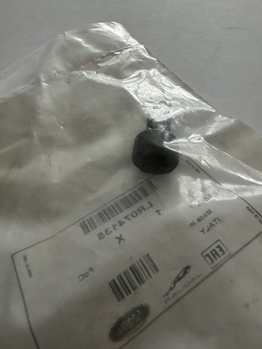 Genuine Land Rover OE Bolt LR074135 - Picture 2 of 3