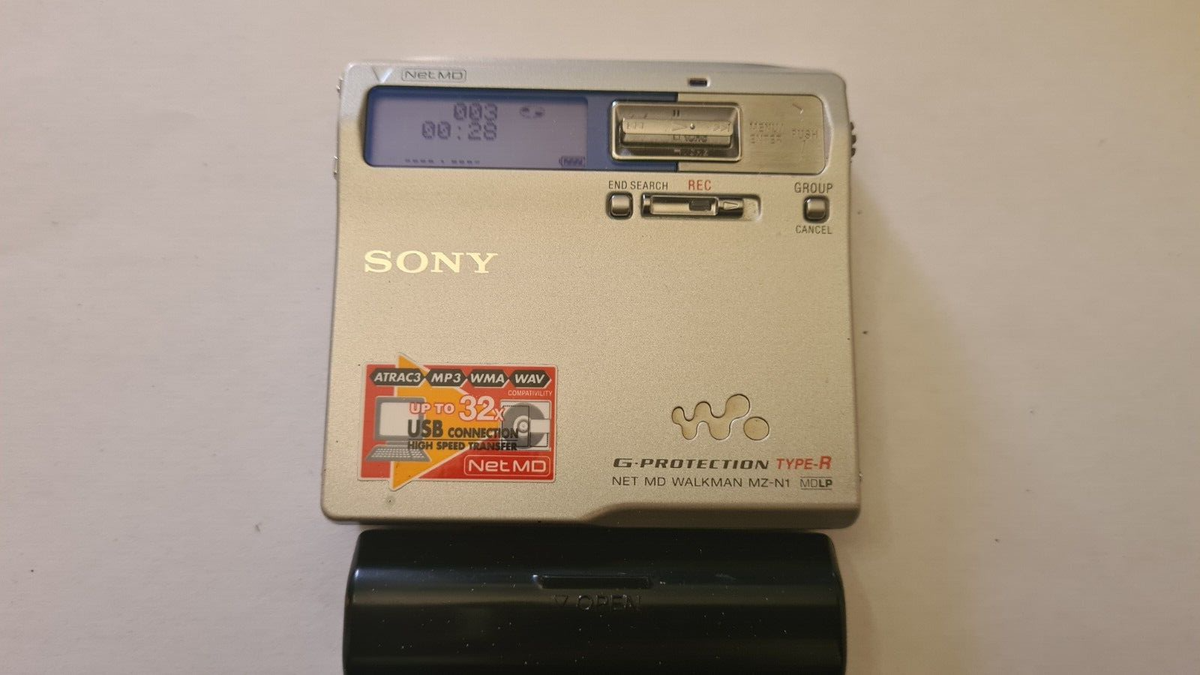 SONY MDウォークマン MZ-N1 51fGHjZzaPL._AC_SY200_QL15_.jpg