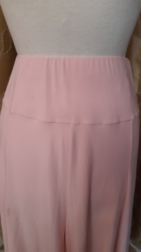 Soft Flared Stretch Skirt- Size L - Pre-owned - Nice condition - Delicate Pink - Picture 2 of 12