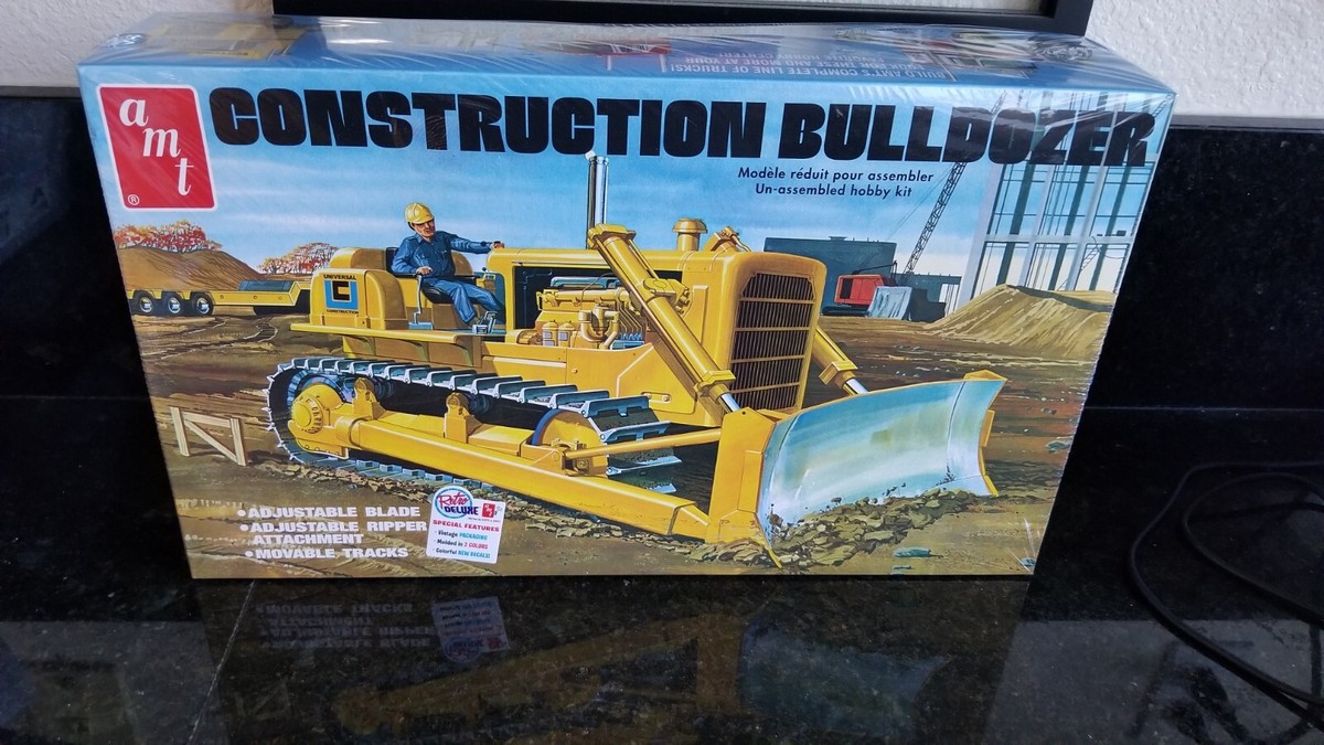 AMT 1/25 CONSTRUCTION BULLDOZER ブルドーザ AMT Construction Bulldozer 1:25 Scale Model Kit | Auto World