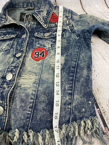 Dazl Juniors Size Medium Distressed Patched Punk Ripped Denim Jean Jacket EUC - Picture 6 of 9