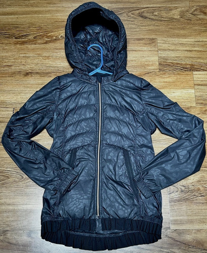Lululemon Spring Fling Puffy Windbreaker Hooded  Black Camo 650 Fill size 4 