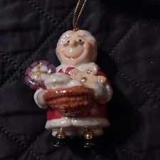 Vtg Mrs Santa Claus w Baking Basket Christmas Ornament Glossy Ceramic Ornament