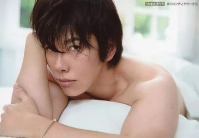 Raw Photo (Male) / Voice Actor Takuya Sato / Horizontal, Bust-up, Naked, Prone