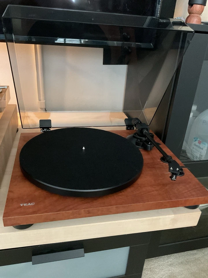 TEAC TN-280BT 2-Speed Stereo Turntable w Bluetooth, Wood w new Grado  cartridge - Image 4 of 4