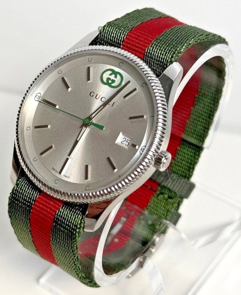Preços baixos em Gucci G-Timeless relógios de pulso de Quartzo