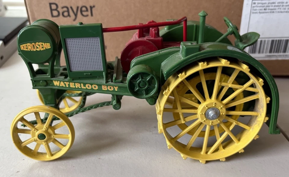 ERTL DIECAST 1/16 JOHN DEERE 1915 WATERLOO BOY TRACTOR MODEL R #559. EUC! - Image 2 of 4