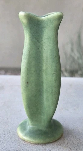Red Wing Rumrill Art Pottery 4" Mini Vase #325 Novelties in Matte Jade Green