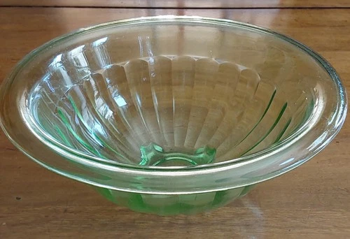 Vintage 1930s Green Depression Lipped 7 1/4" Footed Glass Mixing Or Serving Bowl