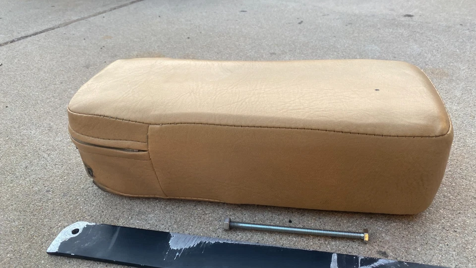 Reposabrazos y cubierta originales Volvo 240 color tostado 242 244 245 75-93 beige Foto 3 de 4