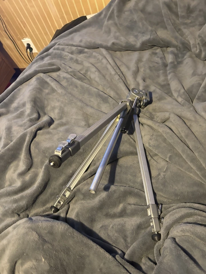 Trípode para cámara de video de alta resistencia Neewer 10092990 Foto 2 de 3