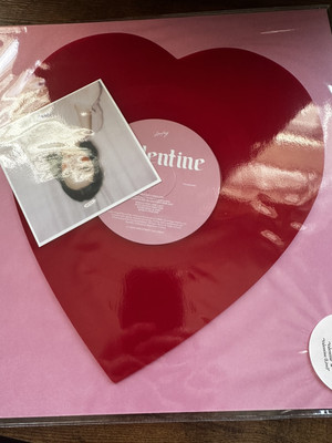 Laufey Heart-Shaped Vinyl NUMBERED to /5000 Valentine Vinyl 2025 in hand