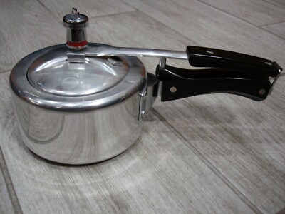 NWNB Hawkins 1.5 Litre Classic Pressure Cooker MINT