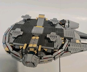 LEGO Star Wars Millennium Falcon 2004 *RETIRED (4504)  ORIGINAL TRILOGY. 