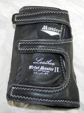 New and unused - Wrist Master II Leather Bowling Glove Size Large Right Hand