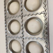 Vintage Kitchen Ravioli Plate & Mold By  VITANTONIO 512-A Made In Ohio, USA