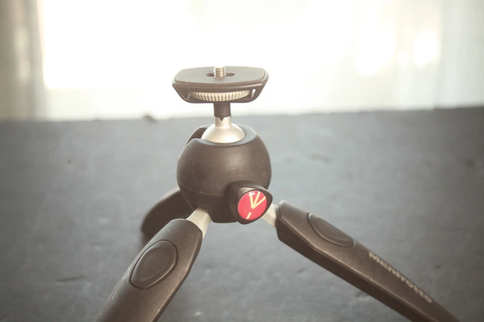 Manfrotto MTPIXIEVO-BK - PIXI EVO Mini-Stativ mit 2 Segmenten, schwarz - Bild 3 von 4