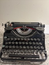 Underwood Universal Typewriter Very Good Working Condition With Case thumbnail
