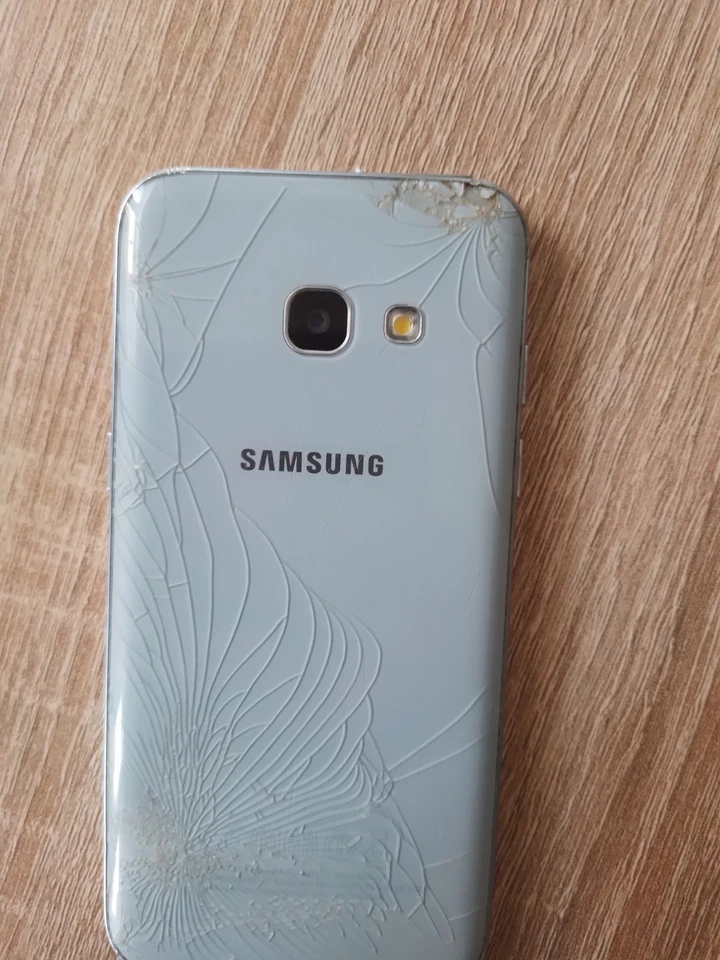Samsung Galaxy A3 SM-A320FL weiß voll funktionsfähig Telekom, Foto 2 von 5