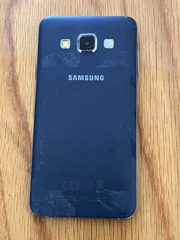 Samsung Galaxy A3 2016 - 16GB - Black - SM-A310F - Unlocked - Excellent, photo 3 of 3
