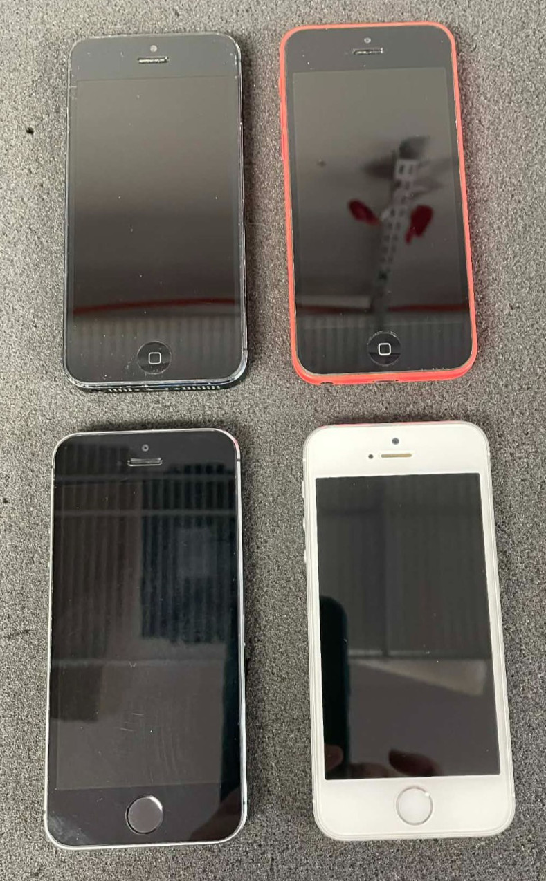 Lot of 4 Apple iPhones - iPhone 5 / 5c / 5s Series - Mixed Colors/Storage