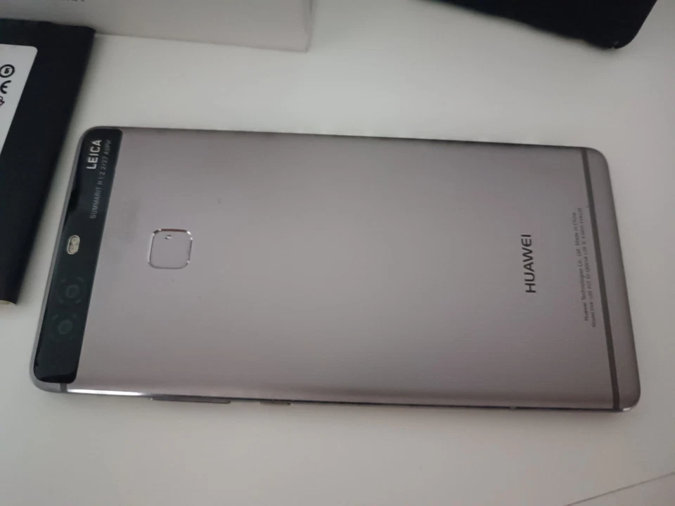 Huawei P9 5,2"  3GB RAM 32gb Silver Usato Ottimo Stato Cover Batteria - Immagine 2 di 4