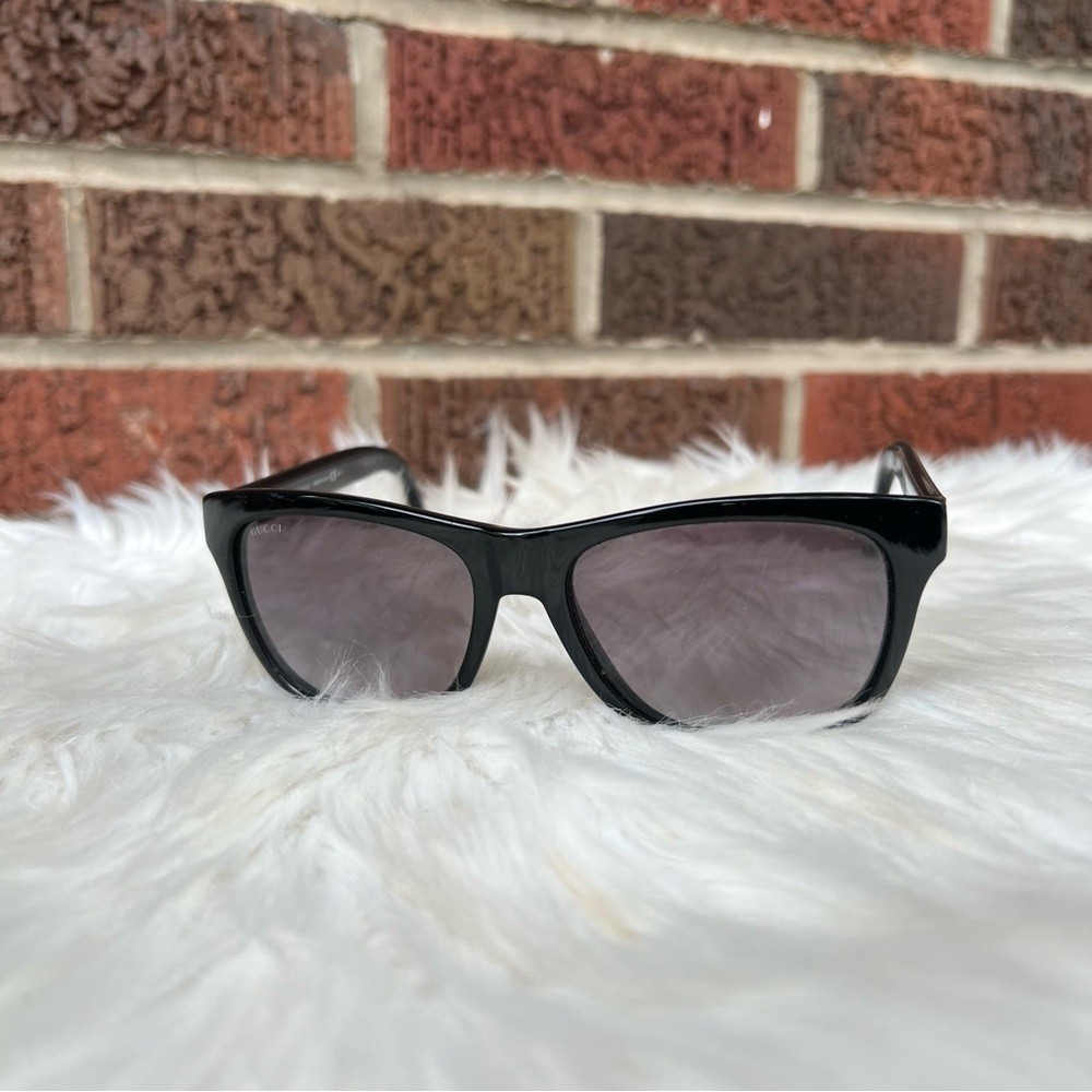 Gucci Black Fram Green and Red Striped Side Bio Based Sunglasses image 2