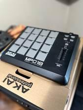 Akai MPD18 MPD 18 midi controller drum pad 16 pads
