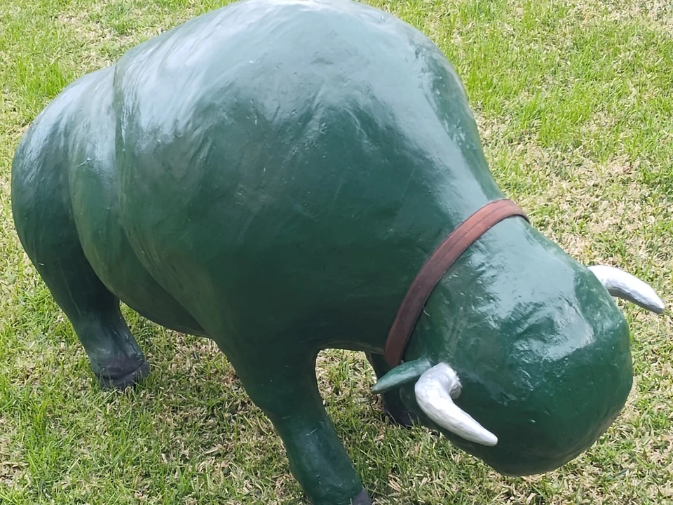 Estatua vintage de fibra de vidrio bisonte verde jardín patio decoración césped adorno 30" de alto Foto 2 de 4