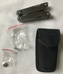 Forest Ridge Builders 12in1 Multi Pocket Tool w/Pouch, Great Condition