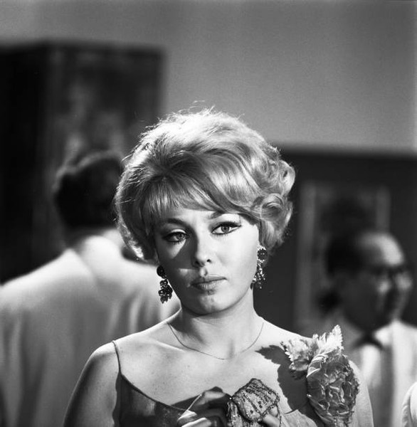 Dominique Wilms on the film 'Banco in Bangkok for OSS 117' in Pari- Old Photo 1