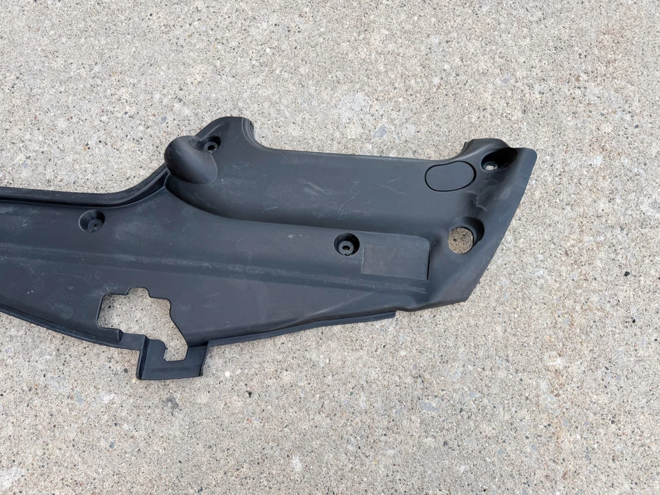 Cubierta protectora de soporte de radiador Toyota Prius P50709 2004-2009 53289-47010 OEM Foto 4 de 4