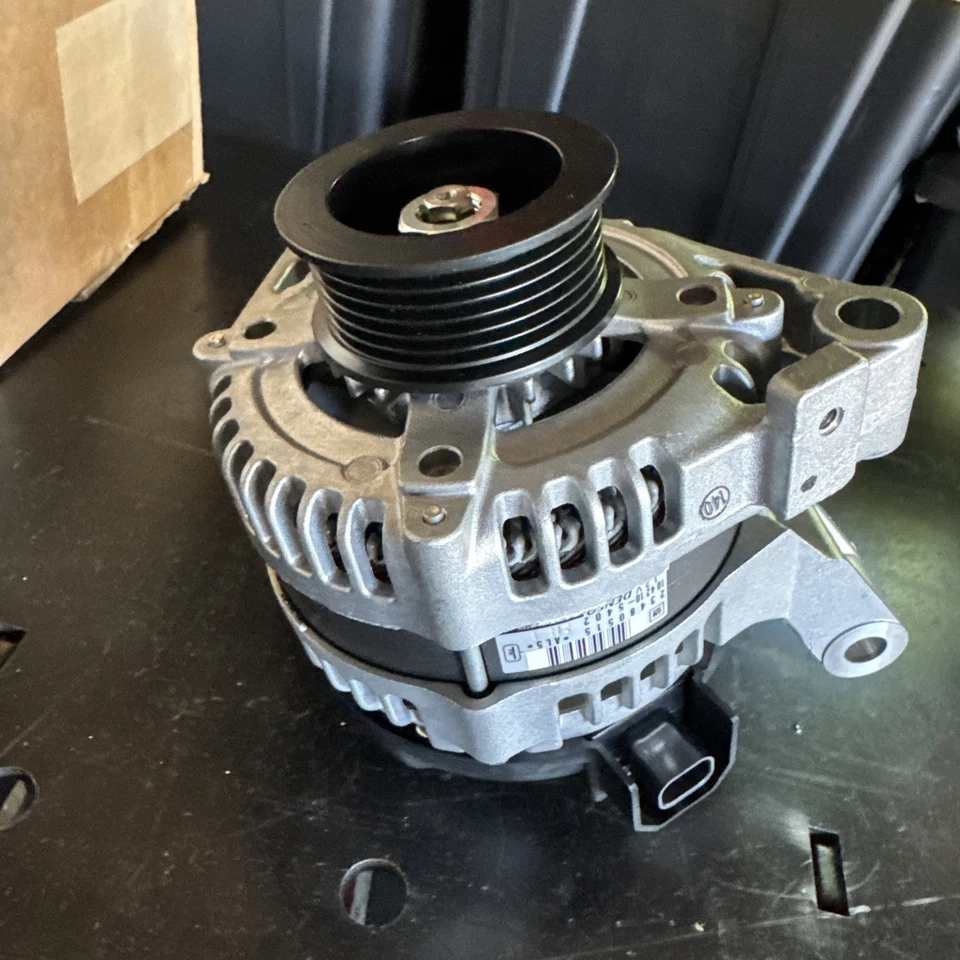 Alternador GM 23480515 genuino Foto 2 de 2