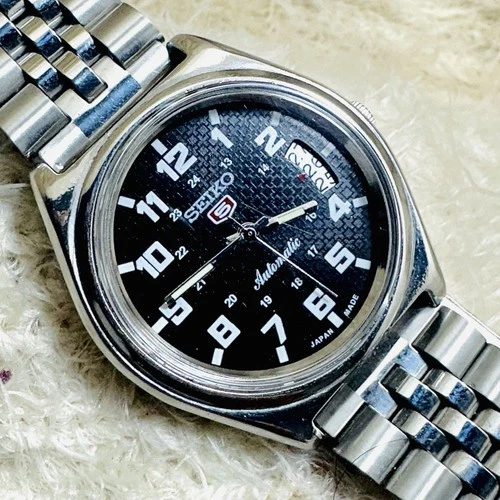 Vintage Seiko 5 Automatic Movement No. 7009-3041 Black dial Men's Wristwatch