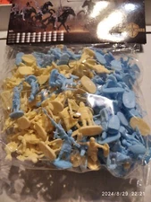 SET 200 PEZZI SOLDATINI 1/72 MEDIEVALI- BEN DEFINITI