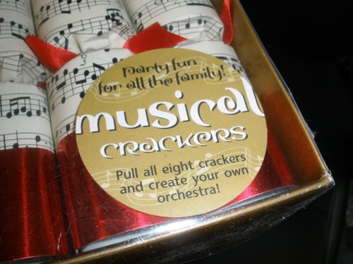 NEW Robin Reed Musical Crackers Music Notes Great Party Fun - Picture 2 of 3