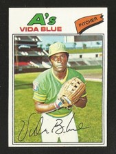 1977 Topps BASEBALL #230 VIDA BLUE EXMINT OAKLAND ATHLETICS (SB2)