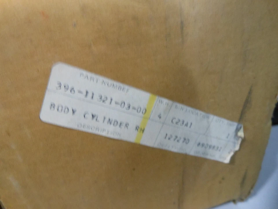 Cilindro derecho Yamaha OEM 1975-1976 RD125 396-11321-03 Foto 2 de 4