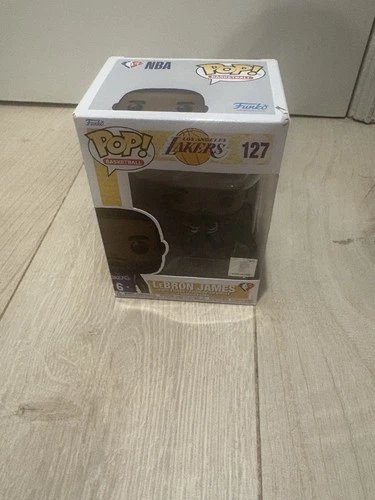 Funko Pop! Vinyl: NBA Los Angeles Lakers LeBron James (Purple Jersey) #127