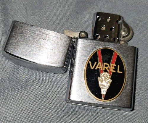 Varel Gas & Drill Bits Lighter, Vintage Flip-Top Case, Tradeship, Made in Japan - Picture 4 of 6