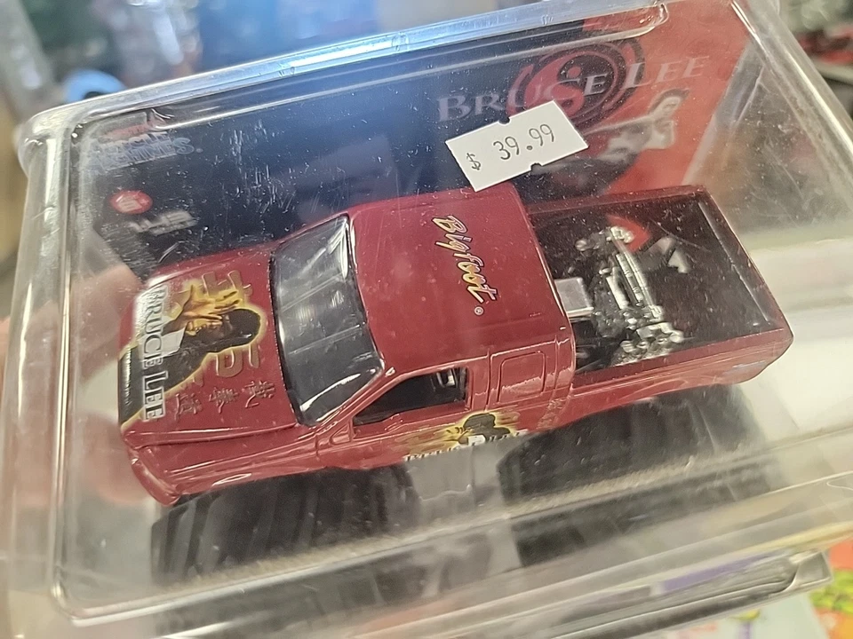 2003 Muscle Machines Universal Monsters "BRUCE LEE" 1:43 Scale - Image 4 of 4