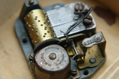 Vintage REUGE Schweizer Musikwerk - spielt ''Edelweiß'' - 1/18 Note - funktionstüchtig!