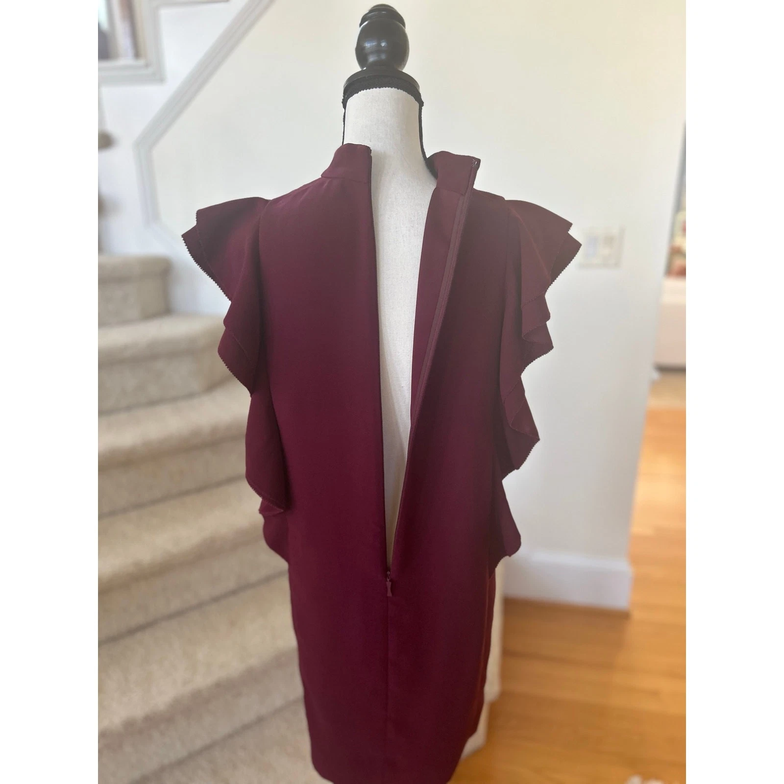 Abito Kate Spade rosso bordeaux in crepe finto collo con volant a tubino