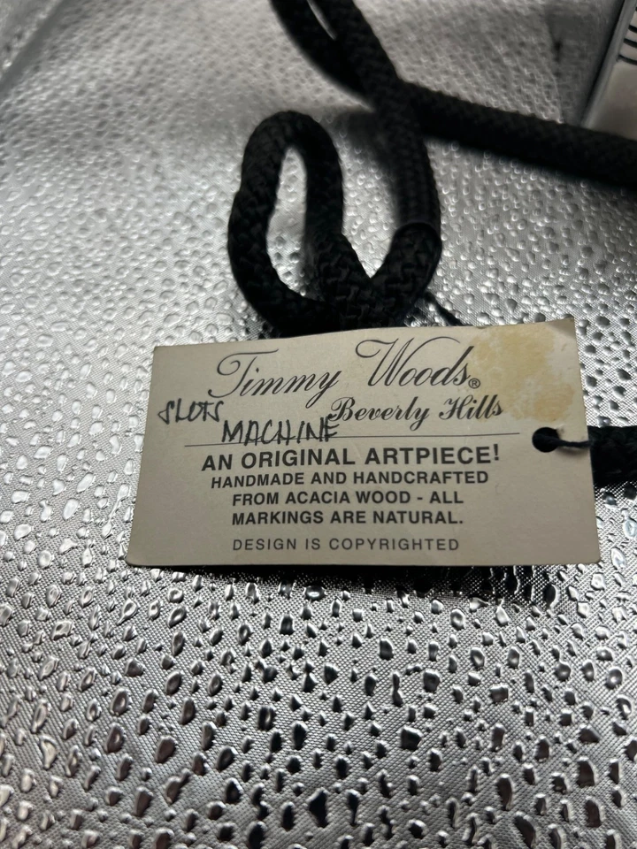 Máquina tragamonedas Timmy Woods Beverly Hills blanco y negro bolsa de madera de acacia hecha a mano Foto 3 de 4